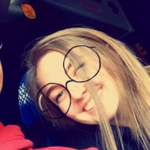 Meet your Posher, Alexis